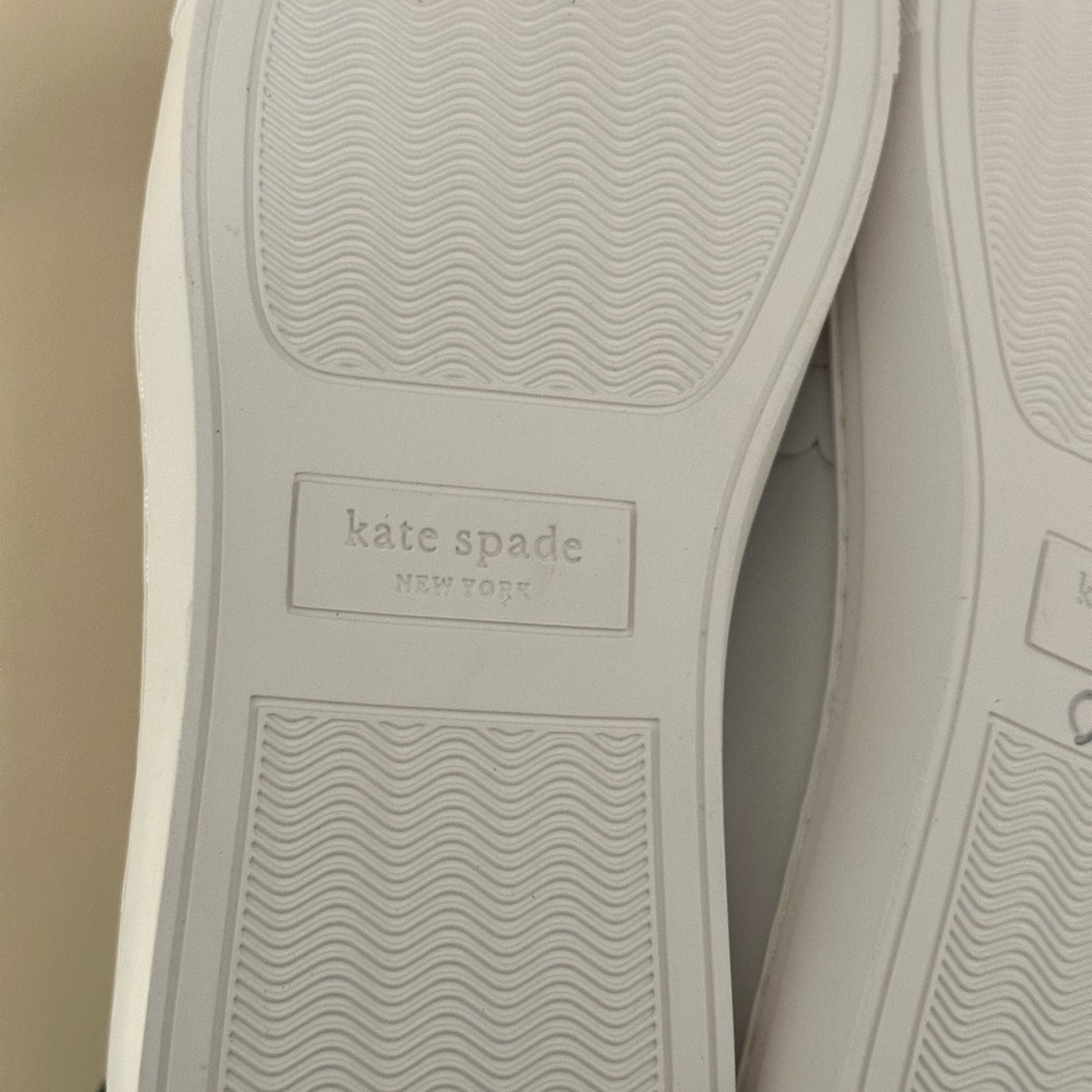 Adorable Kate Spade scalloped edge slip ons - Picture 5 of 9